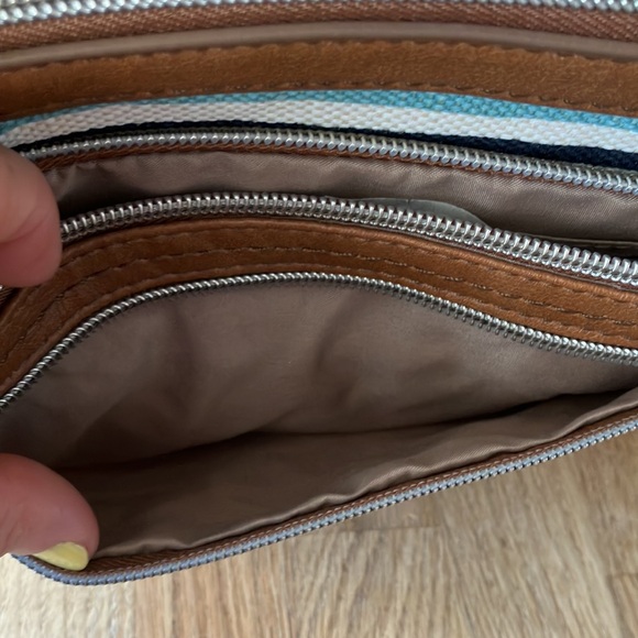 Relic striped multicolor crossbody bag 11”width x 7” high - Picture 4 of 14